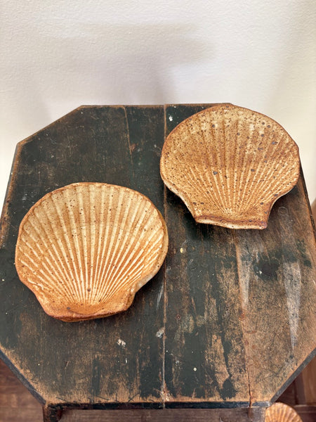 White/Tan Lucy MiShell Dish