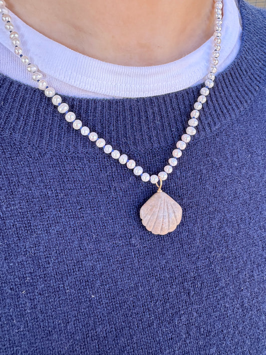 Pearls and stone shell necklace