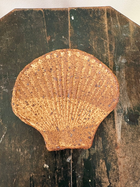 White/Tan Lucy MiShell Dish