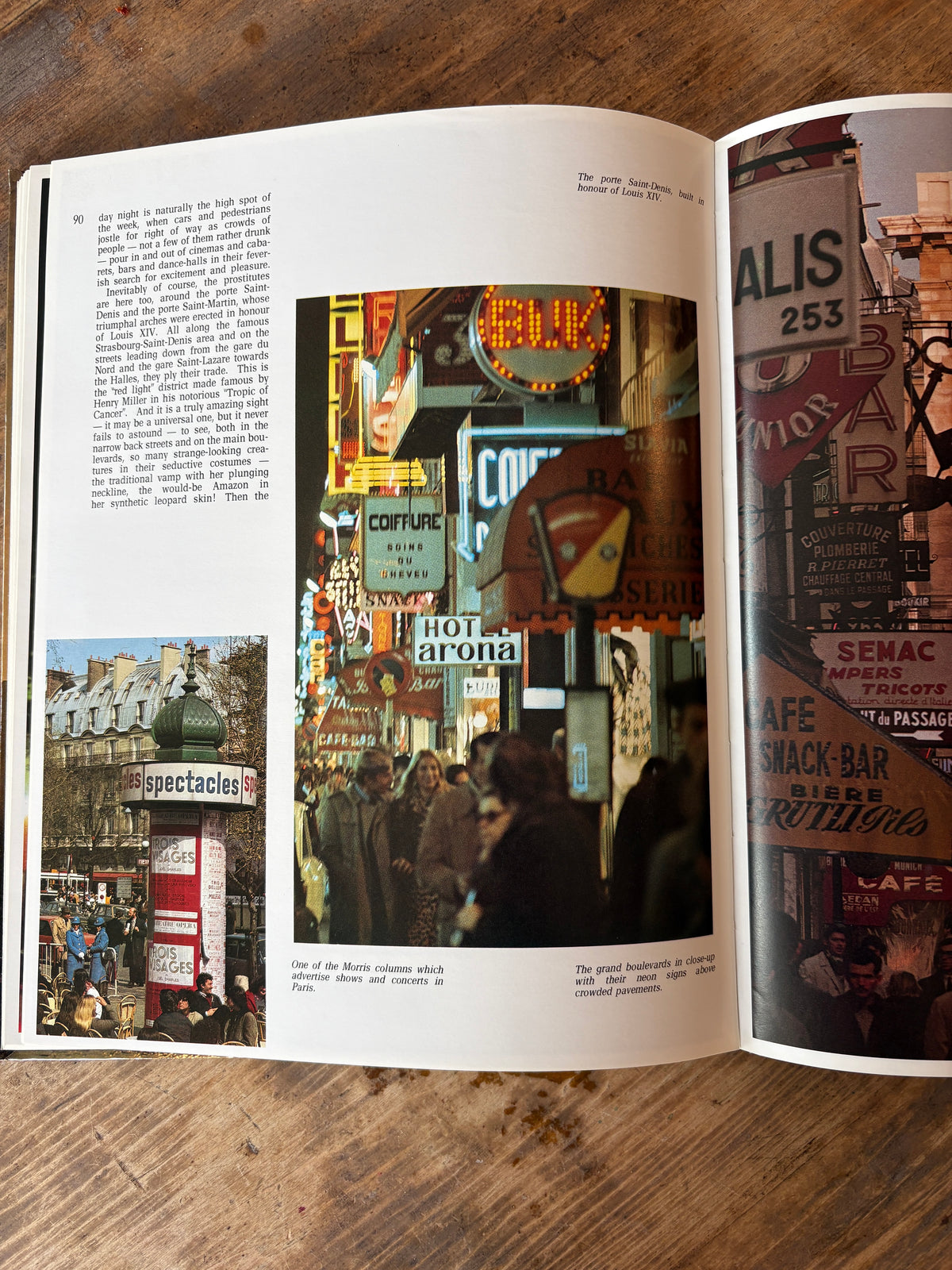 Paris — Larousse