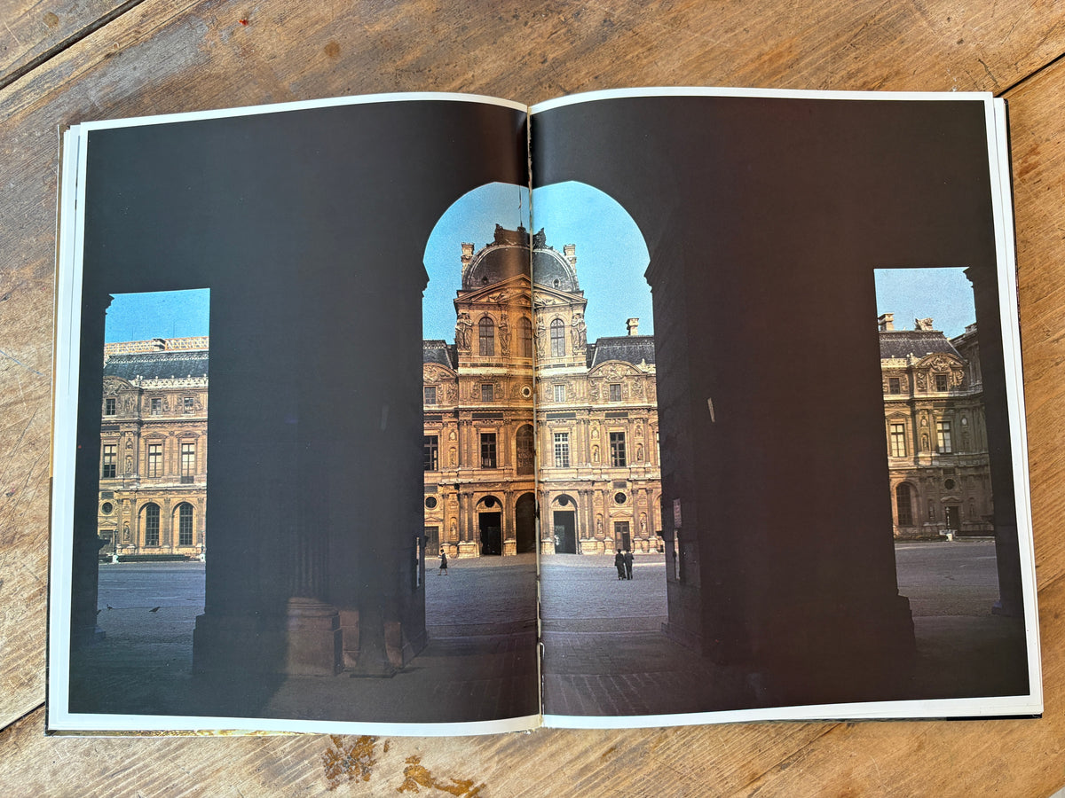 Paris — Larousse
