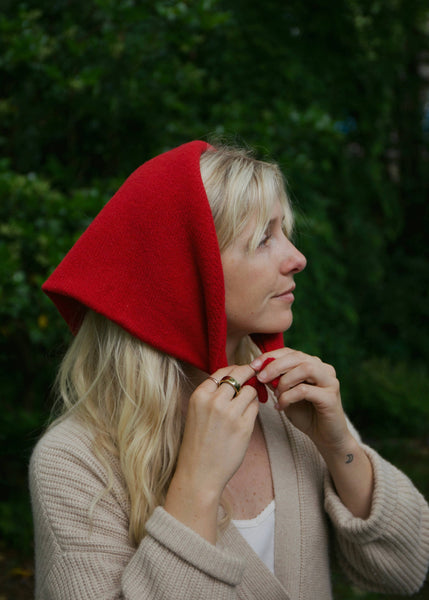 STRAWBERRY TRIANGLE SCARF