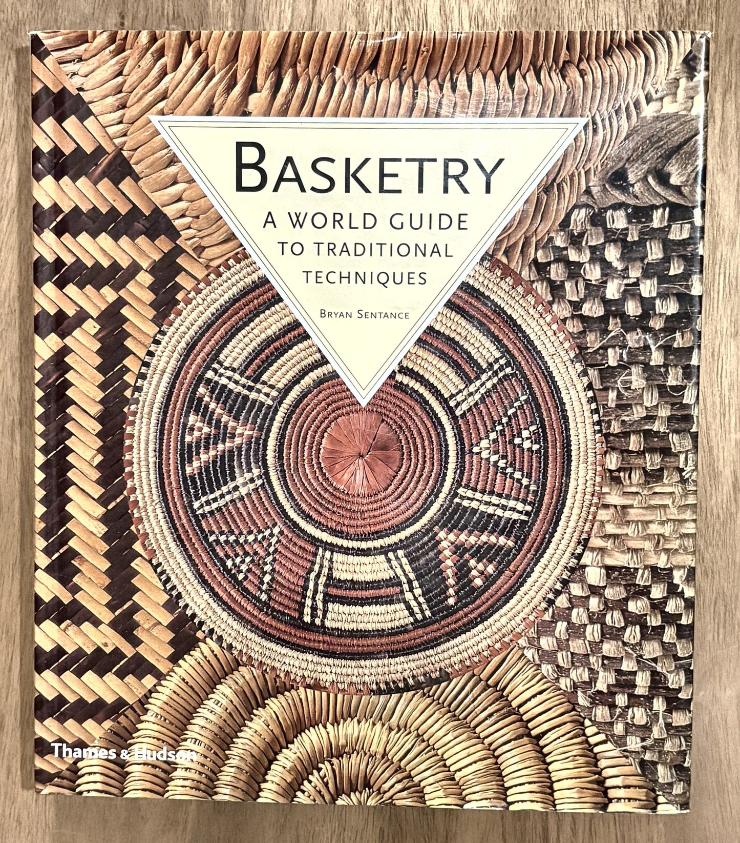 Basketry: A World Guide to Traditional Techniques — Bryan Sentance